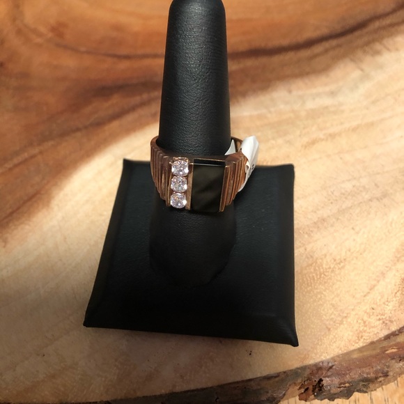 Men’s Goldtone Ring with black stone, Size 11 - Picture 6 of 7